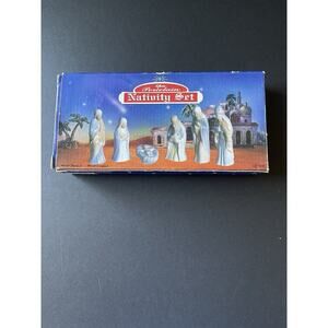 Vintage Porcelain Nativity Set Hershey Park 7 Piece Christmas Holiday Religious